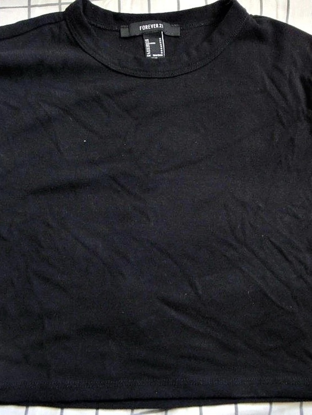 FOREVER 21 Black Short Sleeve Cropped 10Tee Size Small